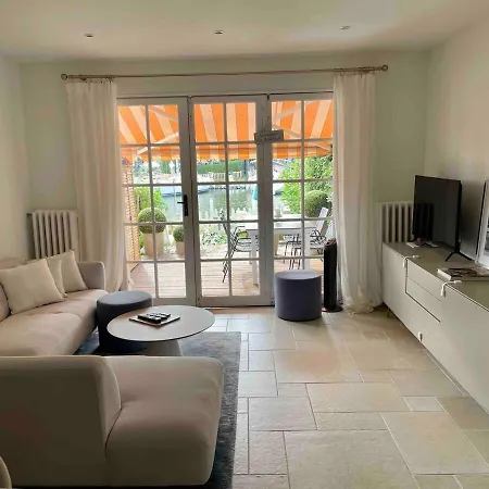 Maison Du Bonheur Newly Renovated House, Private Garden And 12x4m Mooring Villa *