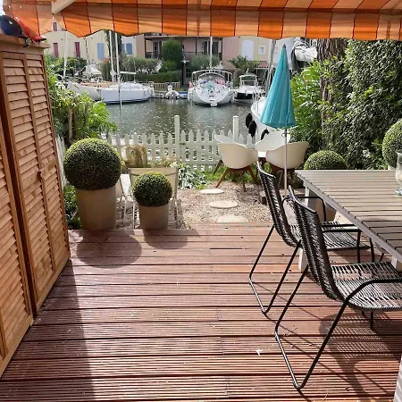 Maison Du Bonheur Newly Renovated House, Private Garden And 12x4m Mooring Villa *