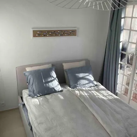 Villa Maison Du Bonheur Newly Renovated House, Private Garden And 12x4m Mooring *