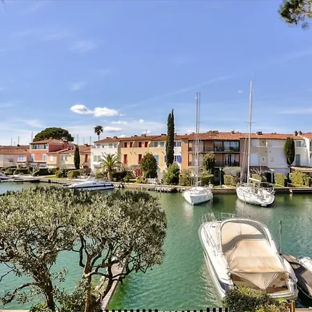 Maison Du Bonheur Newly Renovated House, Private Garden And 12x4m Mooring Villa